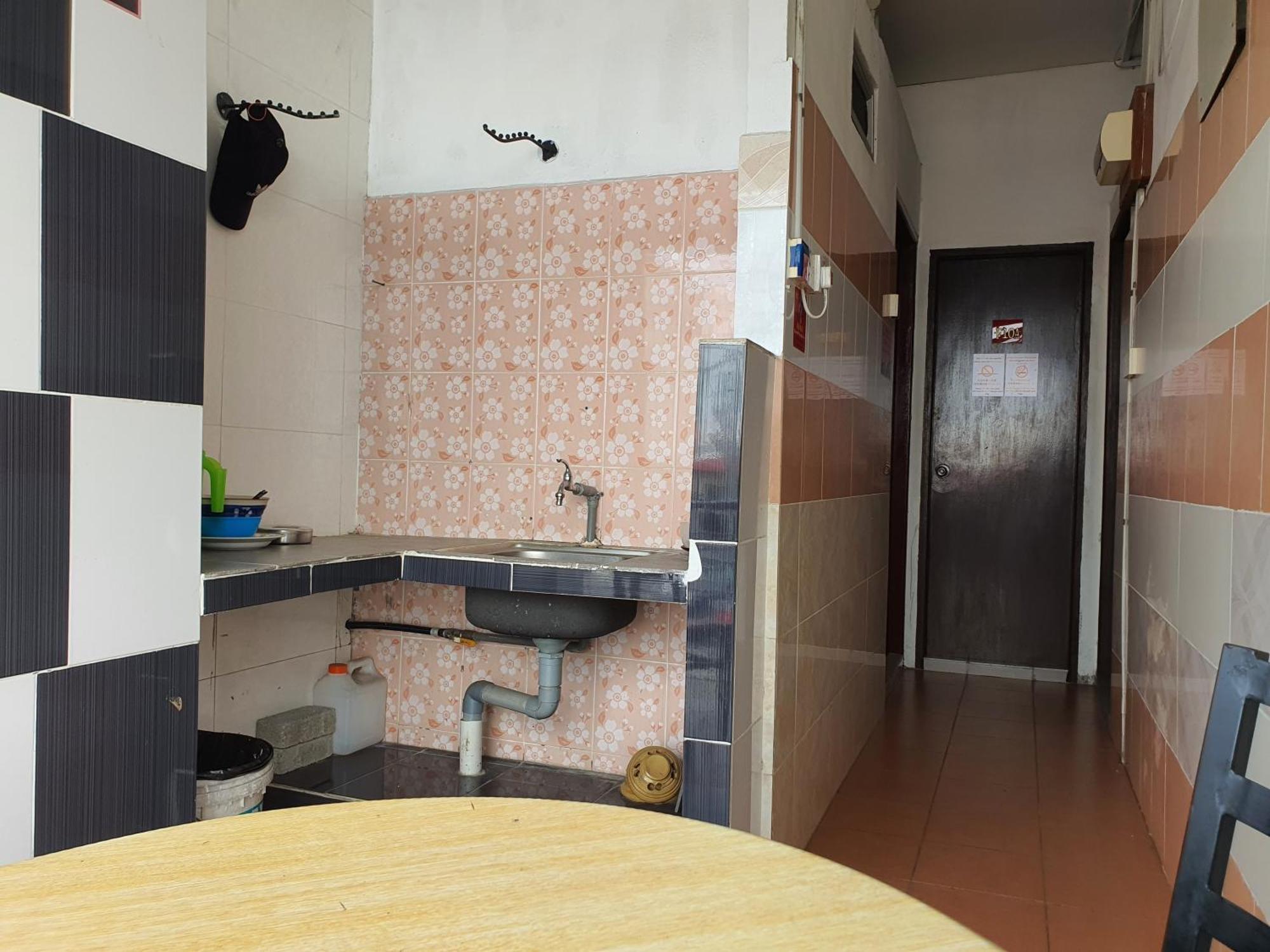 Oyo 90972 Jj Homestay Miri Exterior foto