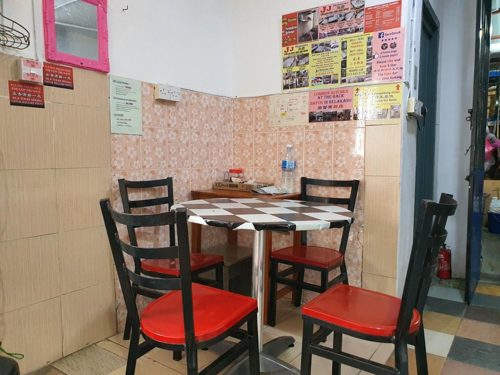 Oyo 90972 Jj Homestay Miri Exterior foto